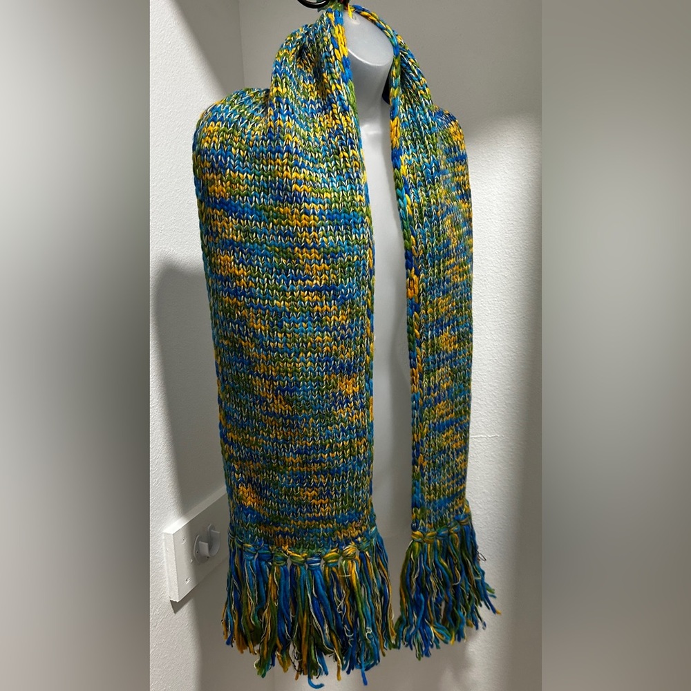 Kate Spade knit scarf with fringe. NWT